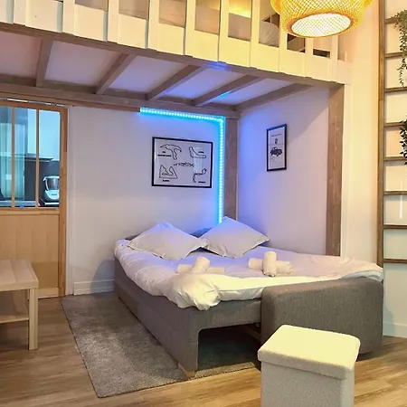 아파트 With Mezzanine - Student District 릴
